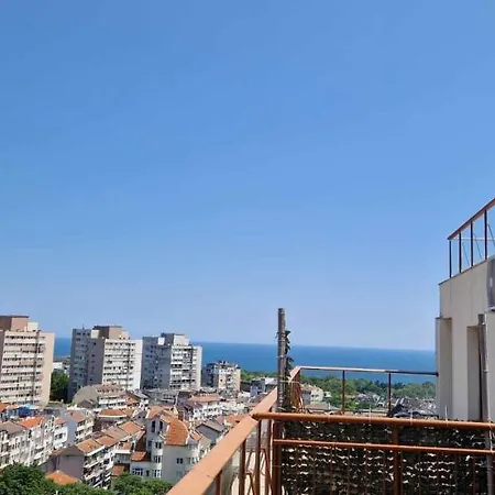 студио тони 2 с панорамна тераса и морска гледка Apartman Várna