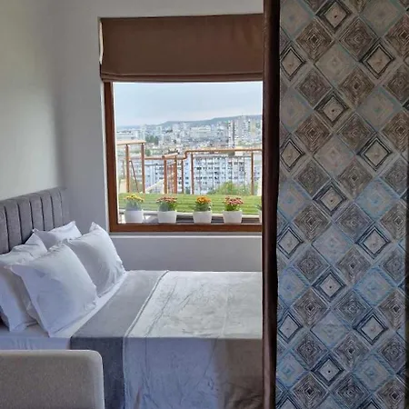 студио тони 2 с панорамна тераса и морска гледка Apartman Várna